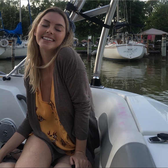 PoshAmbassador 💕☺️ - Picture 4 of 5